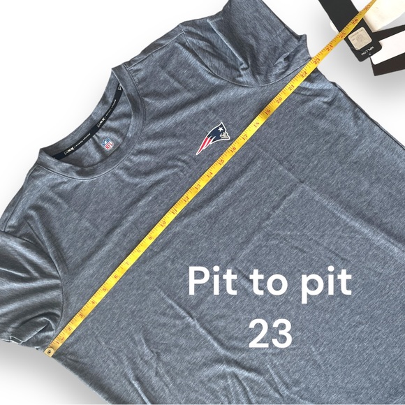 NWT NFL Fan Gear Woman’s New England Patriots Logo T-Shirt Size Large - Picture 9 of 16